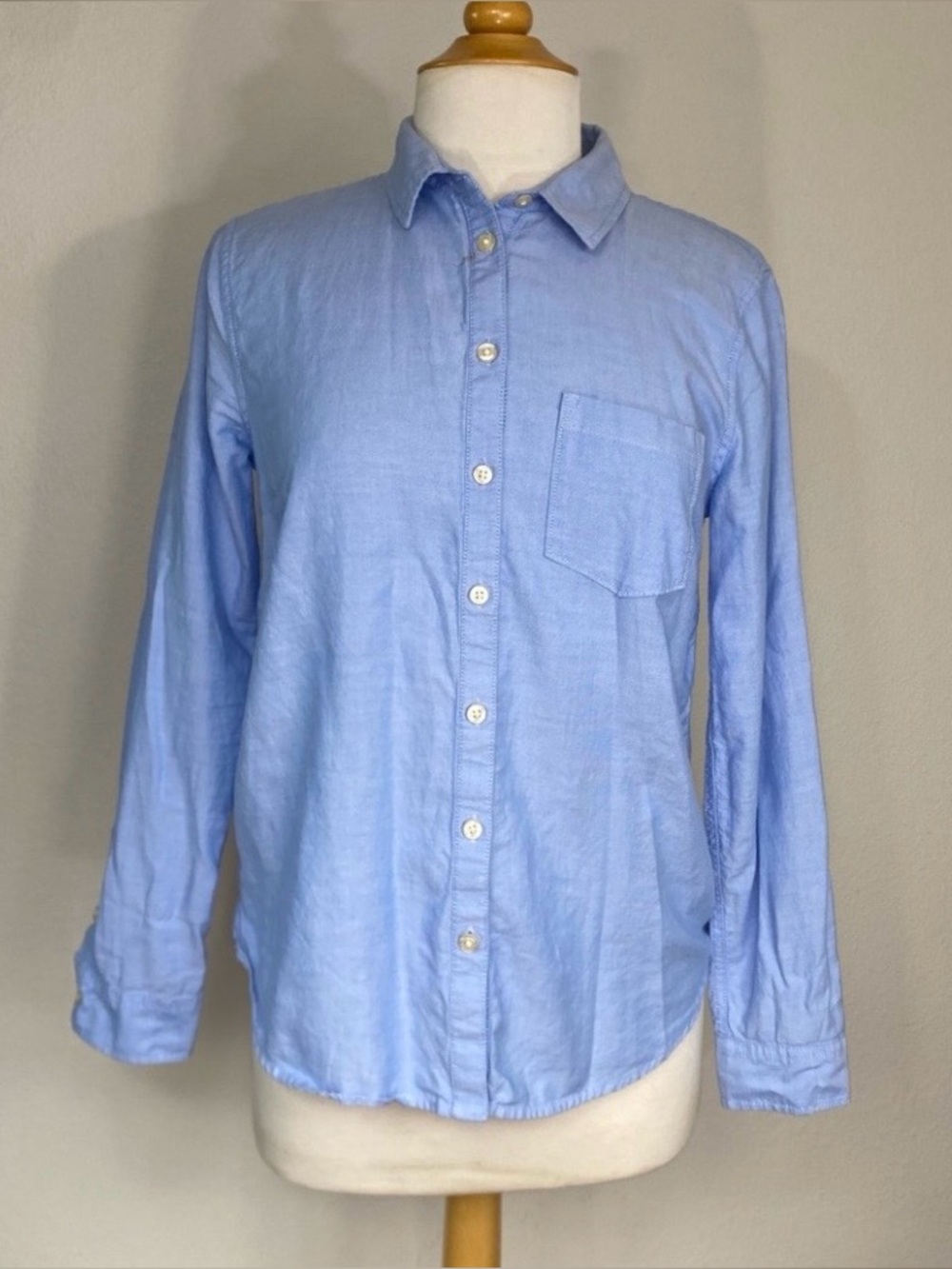 G.H. Bass & Co. Women's Light Blue Button Down Shirt Size Small Classic Preppy